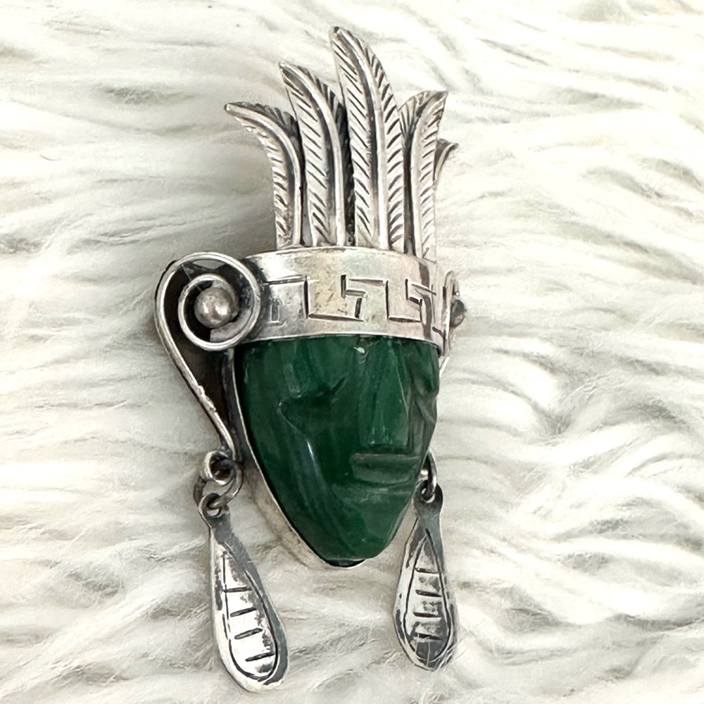 Vintage Taxco Mexican Sterling Mask Brooch Large Green Agate and Stamped Details - Picture 6 of 10
